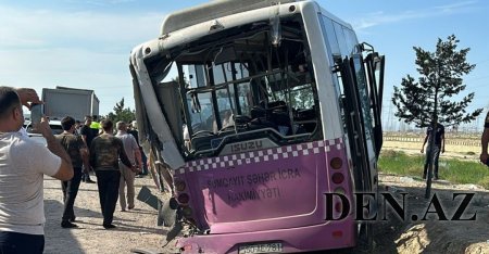 Sumqayıtda TIR sərnişin avtobusunun üstündən keçdi: YARALANANLAR VAR- FOTO