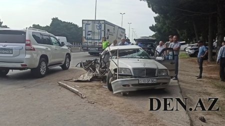 Bakı-Sumqayıt yolunda maşın ağaca çırpılıb, iki nəfər ölüb