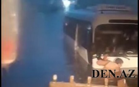 Mərdəkan tunelində avtobus batdı - Video