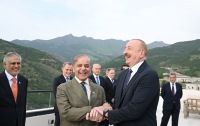 Prezident Şahbaz Şəriflə Laçında nahar masasında - Fotolar