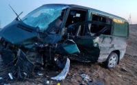 Ağdaşda “Mercedes Vito” traktorla toqquşdu