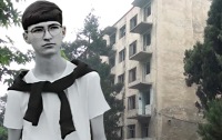 Elgün həmin binadan yıxılıbmış - Rəsmi