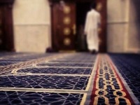 Məsciddə namaz qılarkən bıçaqlandı