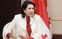Zurabişvilinin evinin qarşısında atışma baş verdi – FOTO