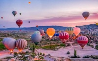 Türkiyədə hava balonu yerə çırpıldı - Ölən var