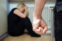 71 yaşlı anasını döyə-döyə öldürdü