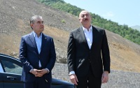 Daşaltı kəndinin fonunda - Fotolar